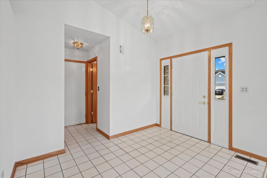 664 Mayfair Drive, Carol Stream, IL 60188 — photo 4
