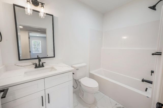 11250 Leesville Road, Evington, VA 24550