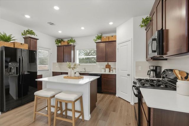 136 Maravillas BND, Bastrop, TX 78602