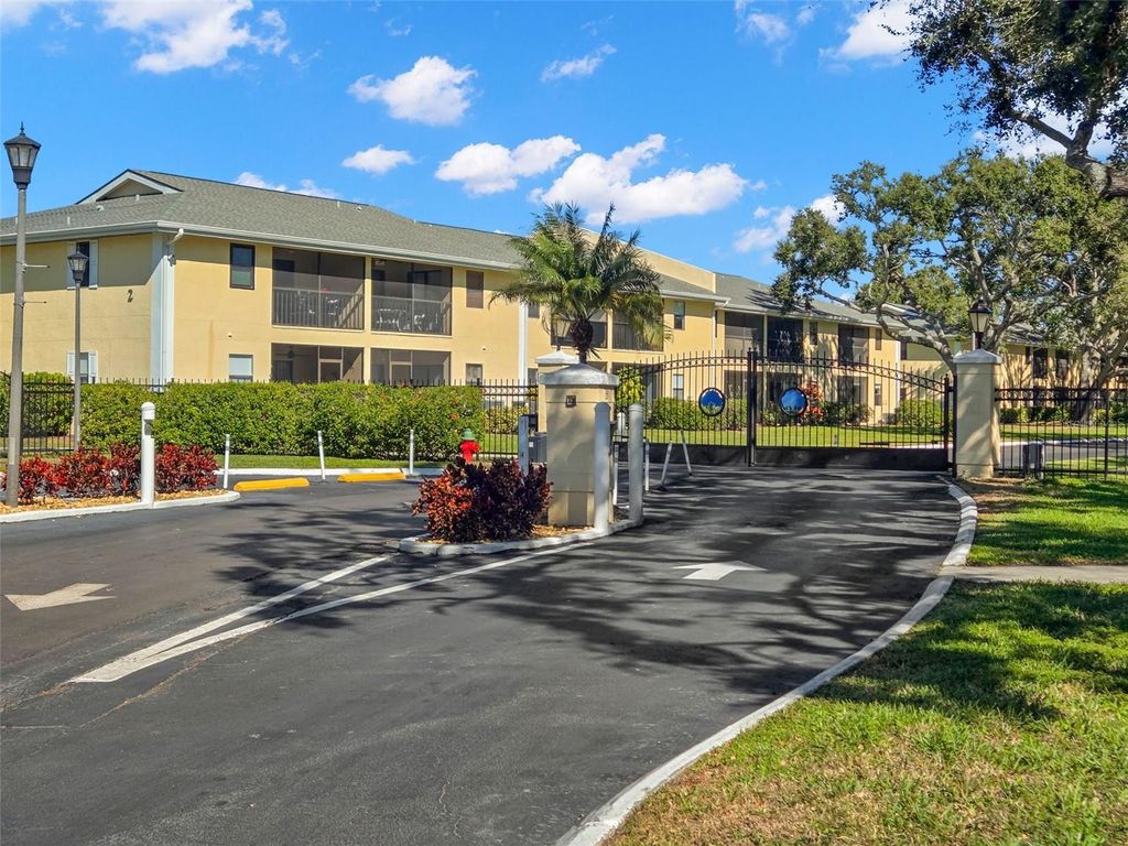 Image 29 of property listing at 3001 58TH AVENUE S 606, St Petersburg, FL 33712