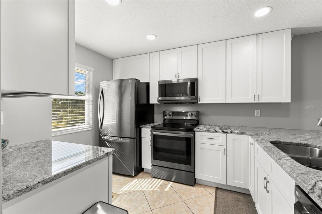 Image 5 of property listing at 3001 58TH AVENUE S 606, St Petersburg, FL 33712