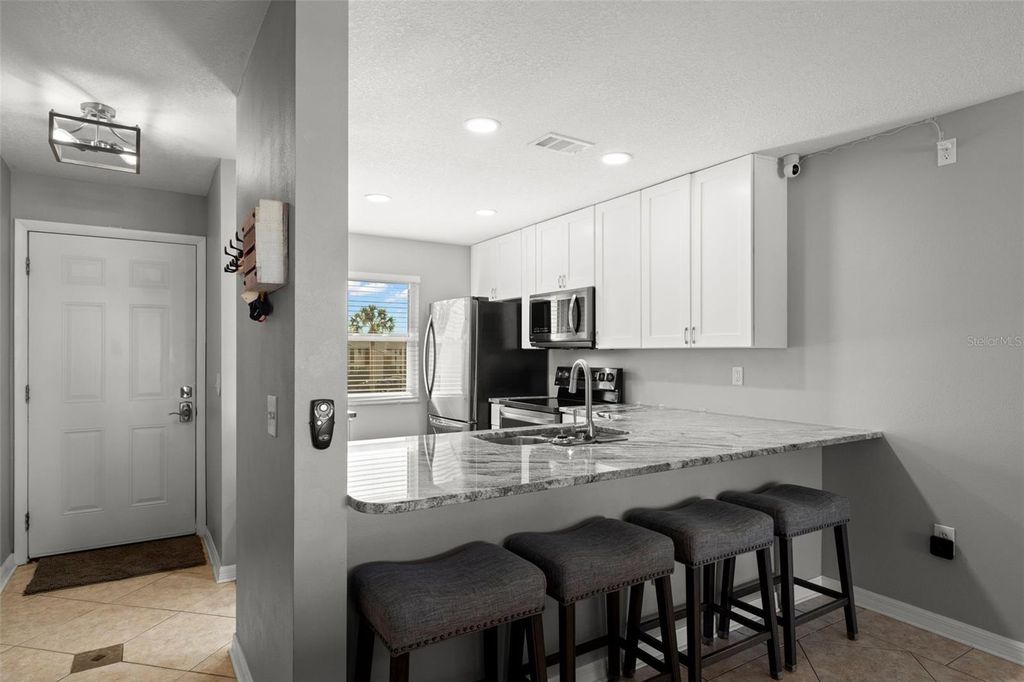 Image 8 of property listing at 3001 58TH AVENUE S 606, St Petersburg, FL 33712