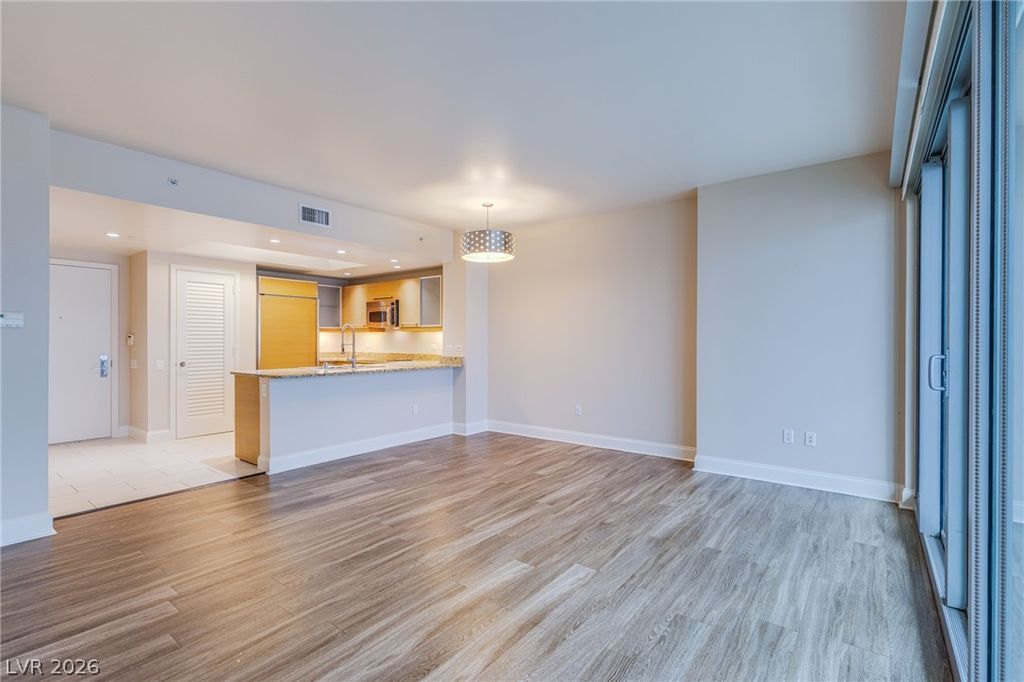 222 Karen Avenue 906, Las Vegas, NV 89109 — photo 5