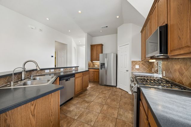 8201 Rayburn Lane, Mckinney, TX 75072