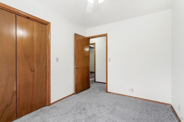 223 E Manor Circle, Pryor, OK 74361