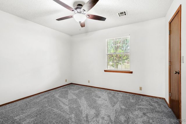 223 E Manor Circle, Pryor, OK 74361