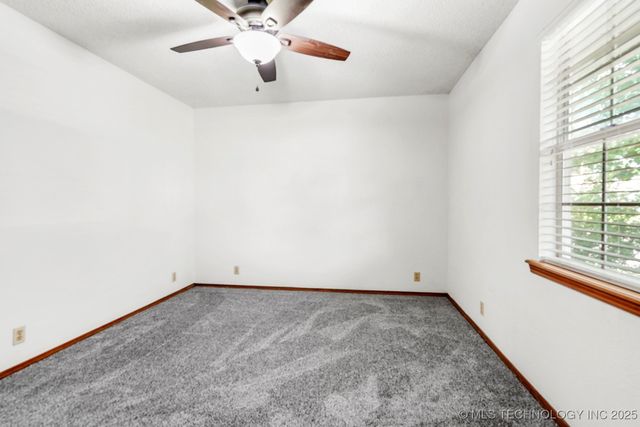 223 E Manor Circle, Pryor, OK 74361