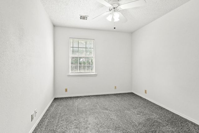 223 E Manor Circle, Pryor, OK 74361