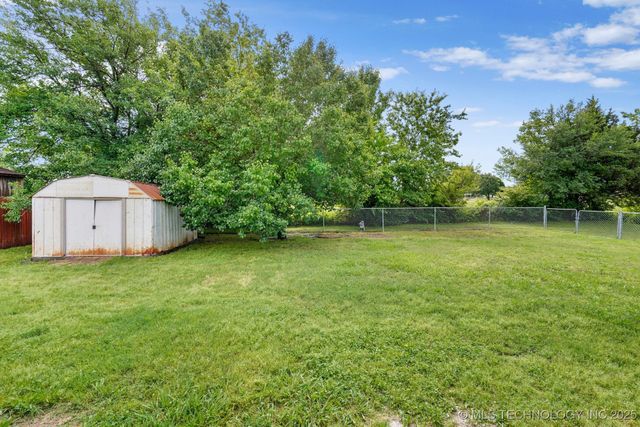 223 E Manor Circle, Pryor, OK 74361