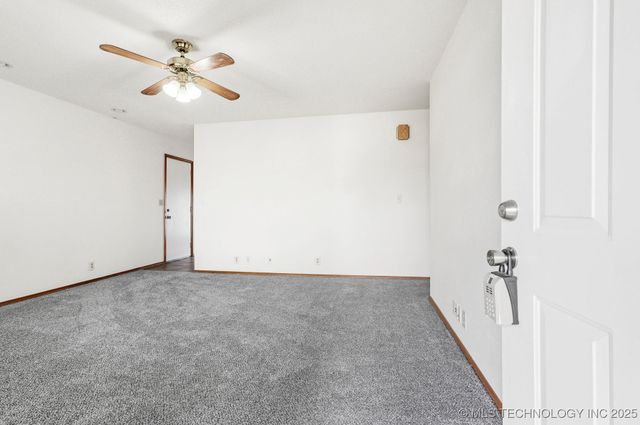 223 E Manor Circle, Pryor, OK 74361