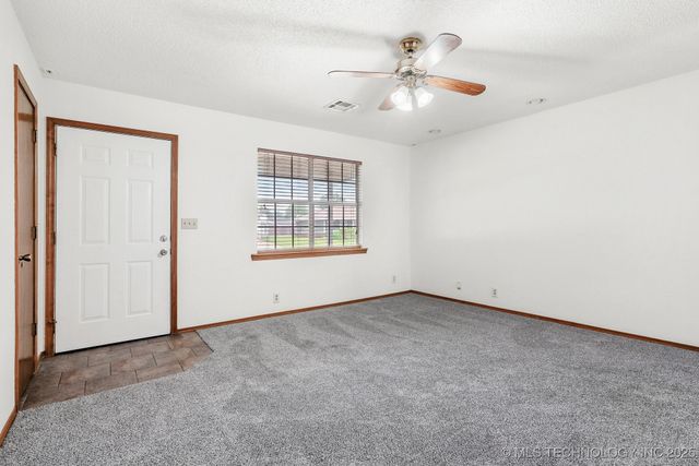 223 E Manor Circle, Pryor, OK 74361