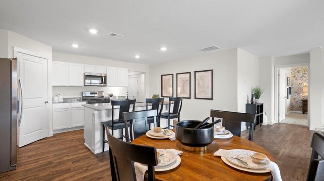 10696 Prairie Lake Dr, Apison, TN 37302