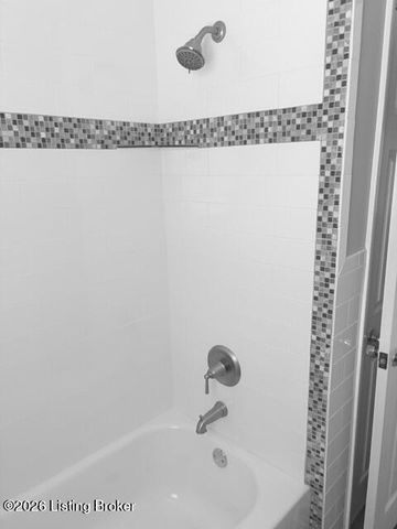 5710 Locust Way, Louisville, KY 40229