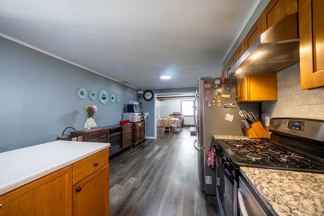 35 Nelson Ave, Lowell, MA 01852