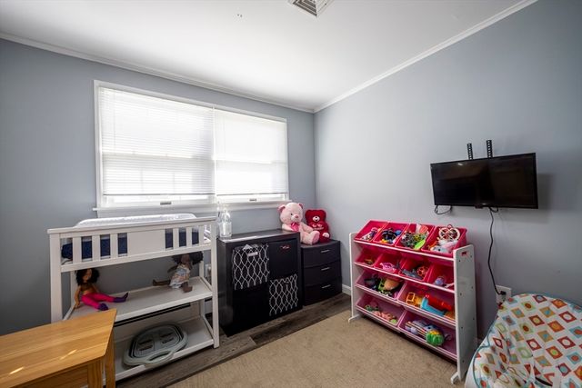 35 Nelson Ave, Lowell, MA 01852