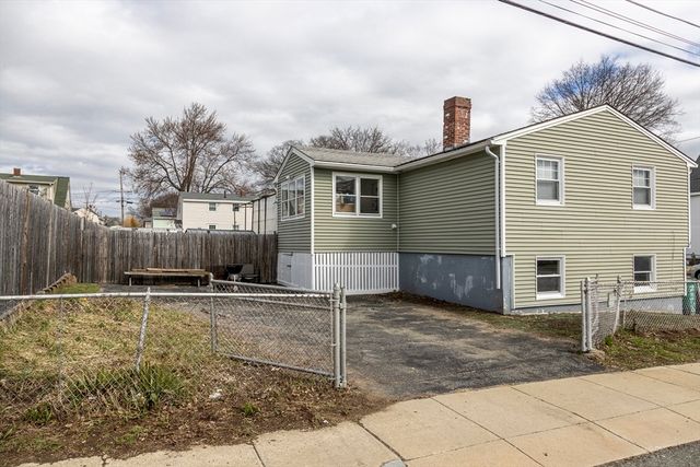 35 Nelson Ave, Lowell, MA 01852