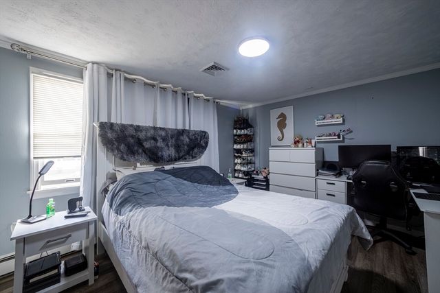 35 Nelson Ave, Lowell, MA 01852