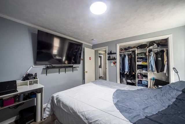 35 Nelson Ave, Lowell, MA 01852