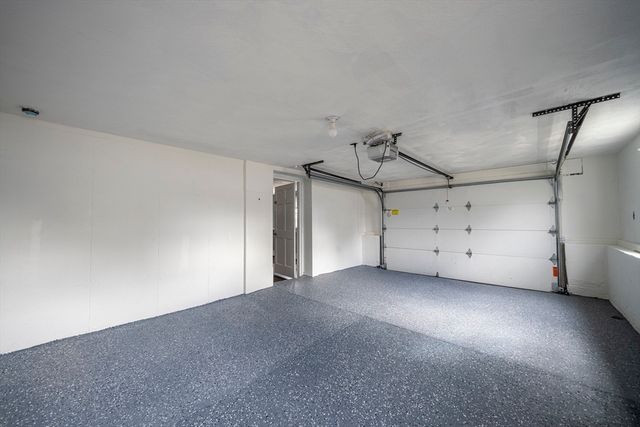 35 Nelson Ave, Lowell, MA 01852