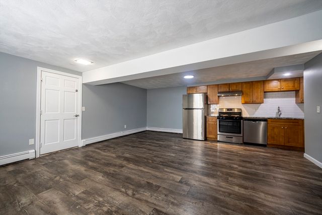 35 Nelson Ave, Lowell, MA 01852