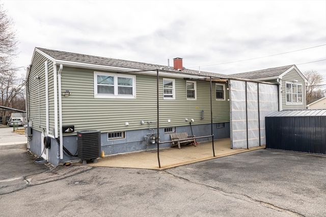 35 Nelson Ave, Lowell, MA 01852
