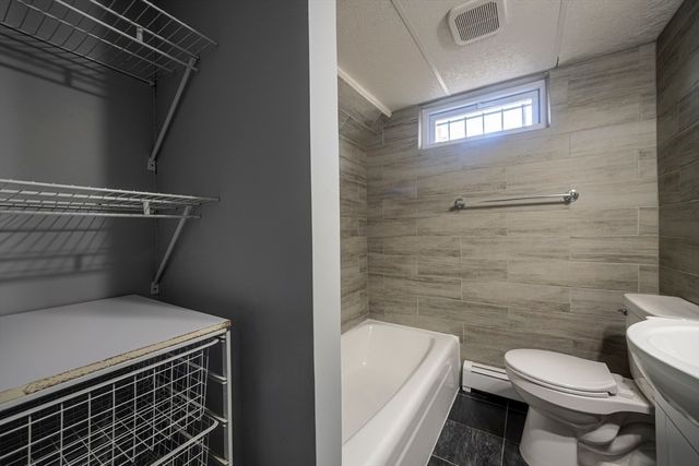 35 Nelson Ave, Lowell, MA 01852
