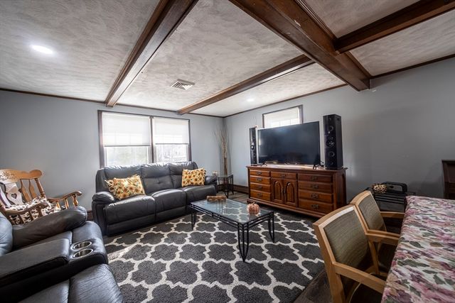 35 Nelson Ave, Lowell, MA 01852
