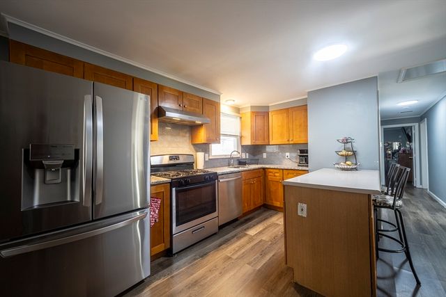 35 Nelson Ave, Lowell, MA 01852