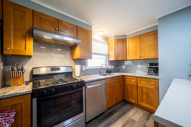 35 Nelson Ave, Lowell, MA 01852