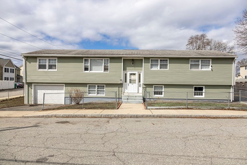 35 Nelson Ave, Lowell, MA 01852