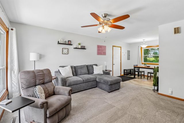 609 E 12th Street Place N, Newton, IA 50208
