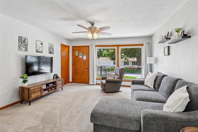 609 E 12th Street Place N, Newton, IA 50208