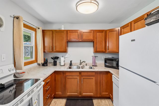 609 E 12th Street Place N, Newton, IA 50208