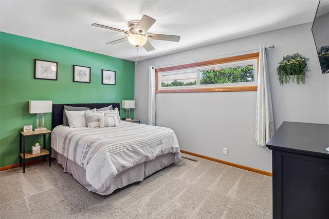609 E 12th Street Place N, Newton, IA 50208