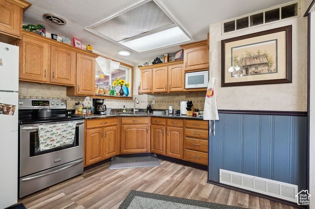 651 SHERWOOD DR, Layton, UT 84041