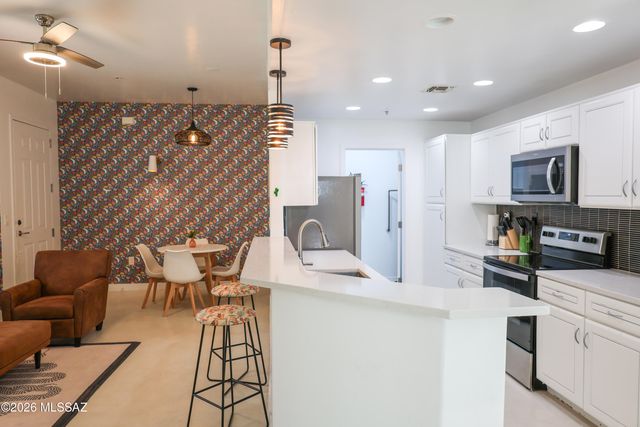 2010 E River Rd Unit 105, Tucson, AZ 85718
