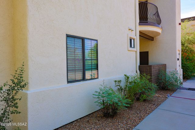 2010 E River Rd Unit 105, Tucson, AZ 85718