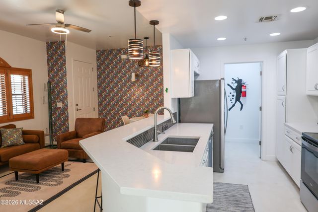2010 E River Rd Unit 105, Tucson, AZ 85718