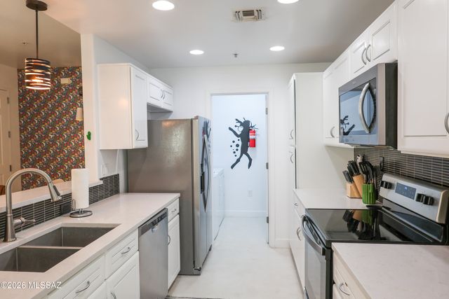 2010 E River Rd Unit 105, Tucson, AZ 85718