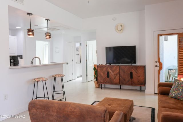 2010 E River Rd Unit 105, Tucson, AZ 85718