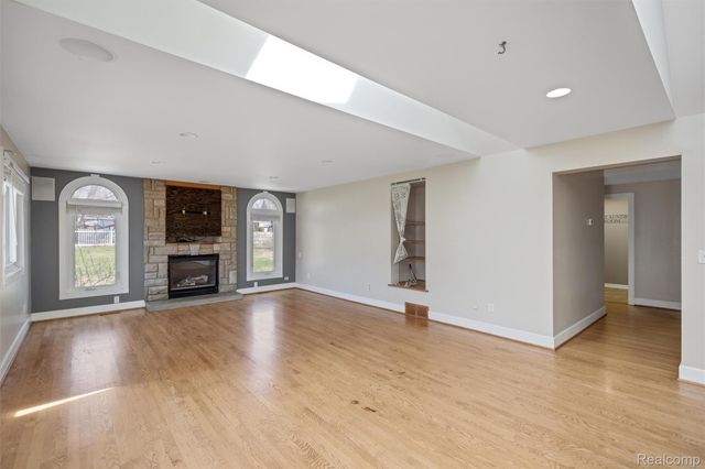 590 Hillwood, White Lake Charter Township, MI 48383