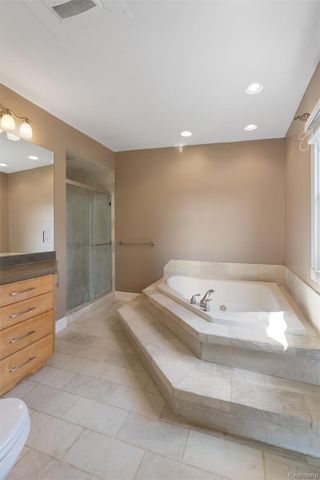 590 Hillwood, White Lake Charter Township, MI 48383