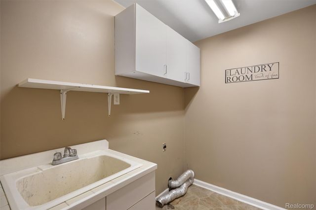 590 Hillwood, White Lake Charter Township, MI 48383