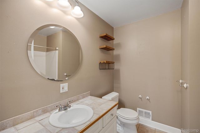 590 Hillwood, White Lake Charter Township, MI 48383