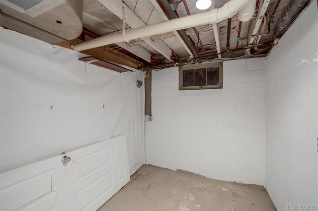 590 Hillwood, White Lake Charter Township, MI 48383