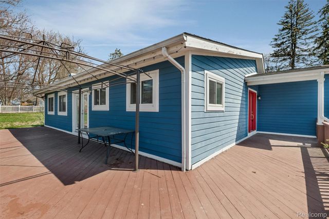 590 Hillwood, White Lake Charter Township, MI 48383