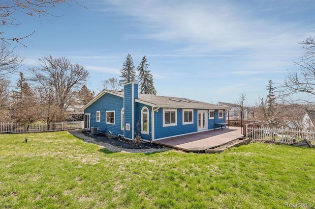 590 Hillwood, White Lake Charter Township, MI 48383