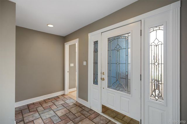 590 Hillwood, White Lake Charter Township, MI 48383