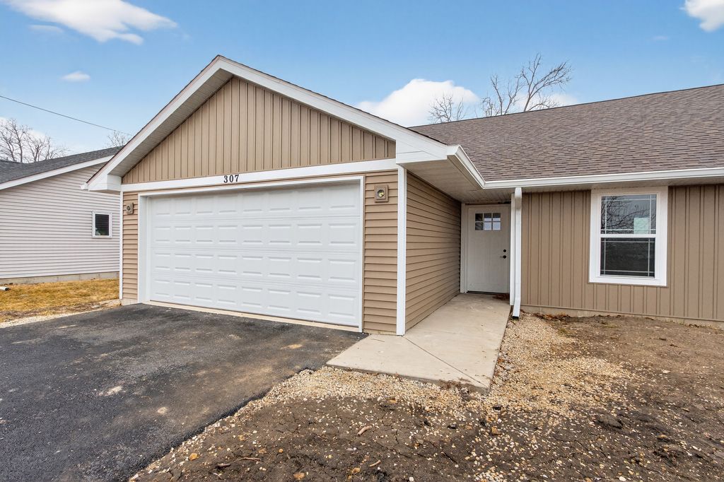 307 W South Street 307, Durand, IL 61024