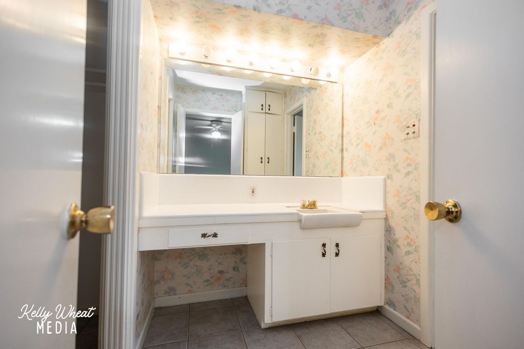 Image 14 of property listing at 2129 Sul Ross Street, San Angelo, TX 76904
